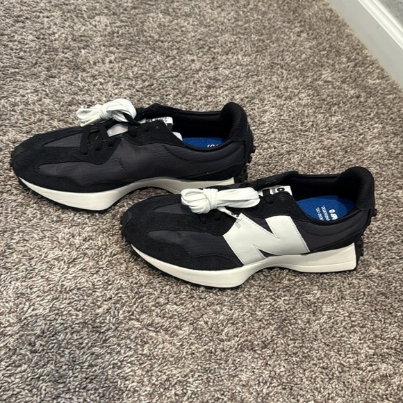 New Balance x Figs 327 sneakers shoes Woman’s size 11 Men 9.5 - Picture 3 of 5